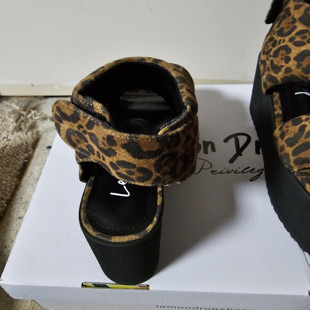 Lemon Drop by Priveledge- leopard print- peep toe platform sandals- size 5 - Picture 5 of 7